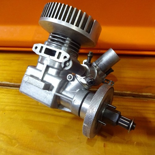 HGK 21SFC CAR Vintage 2-cycle glow engine for 1/8R/C car, used f/s - Picture 2 of 4