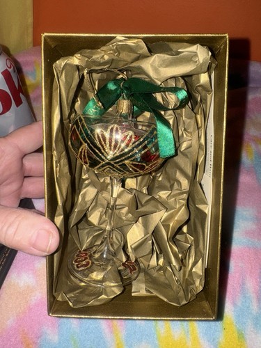 WATERFORD Holiday Heirlooms NEW YEARS 2000 2001 CHAMPAGNE GLASS Shaped Ornament - Picture 2 of 7