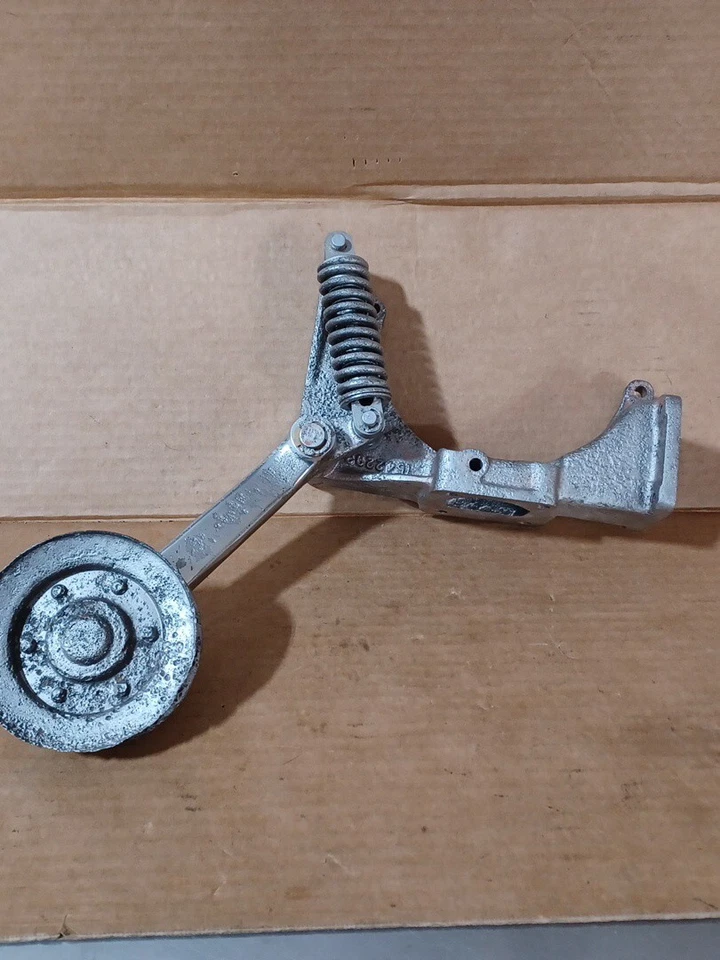 1957 1958 Studebaker Golden Hawk soporte de sobrealimentador y conjunto de brazo de polea loca. Foto 2 de 4