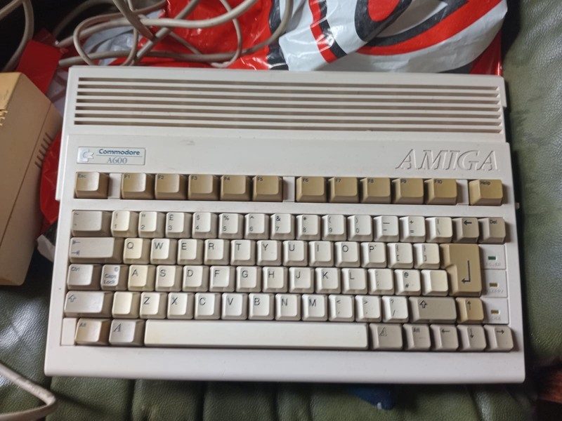 Commodore Amiga A600 Computer Bundle