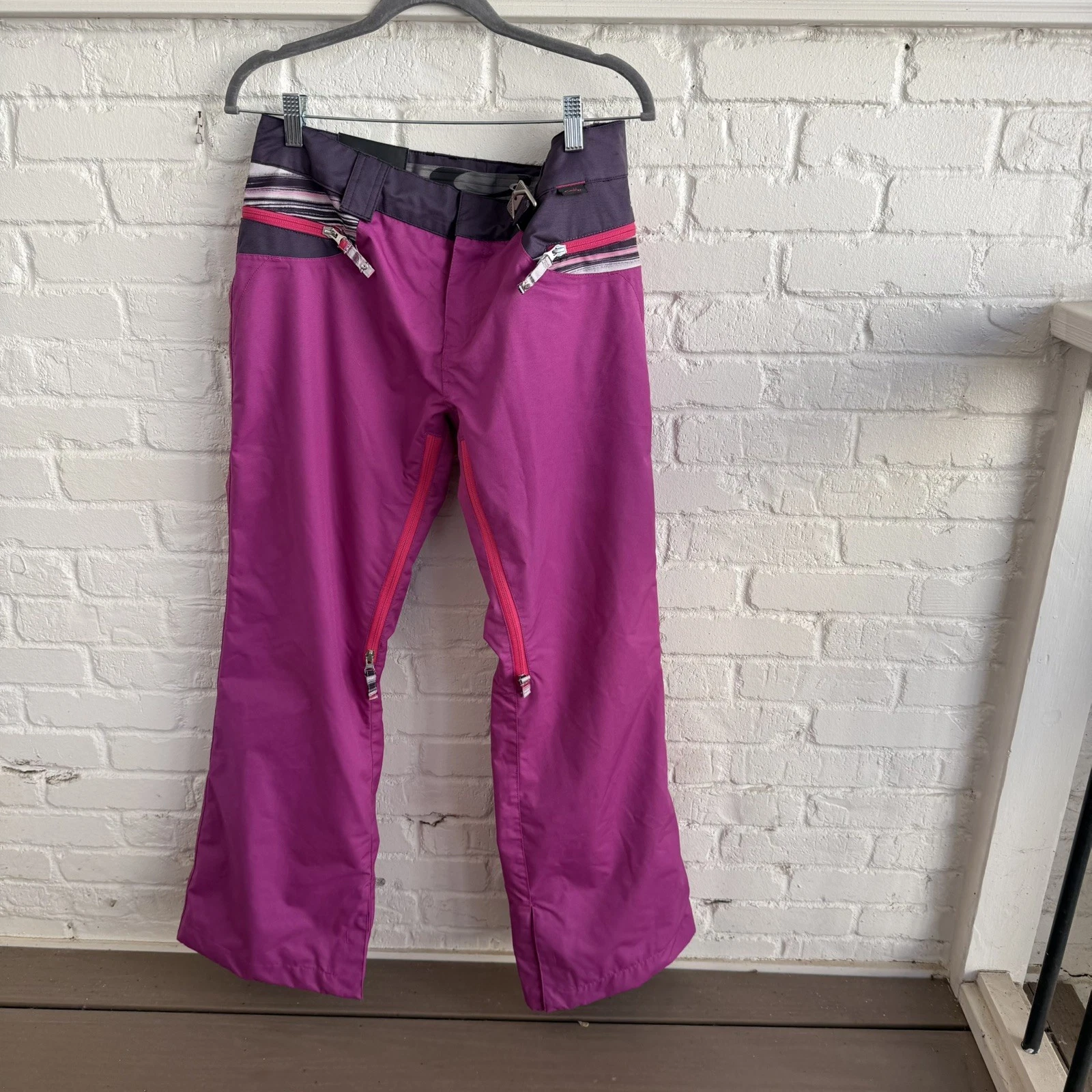 Women Oakley Snowboard Ski Snow Pants Size Medium lWaterproof Vented Pink