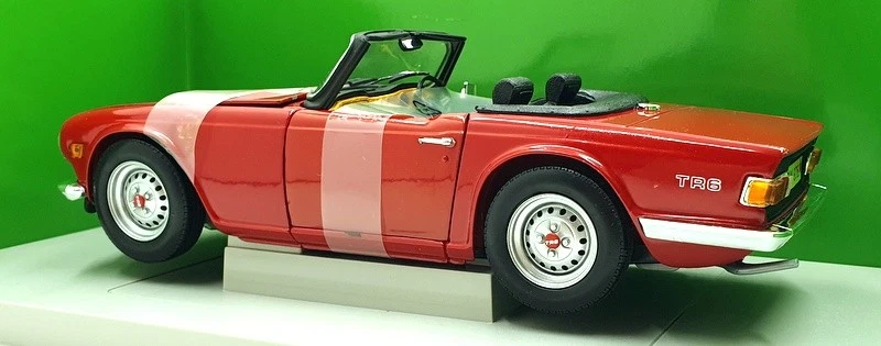 Britains 1/18 Scale Diecast 7884 - Triumph TR6 Roadster - Red - Image 2 of 4