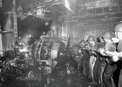 USS INTREPID CREWMEMBERS HANGAR DECK PHILIPPINES 1944 5X7 PHOTO