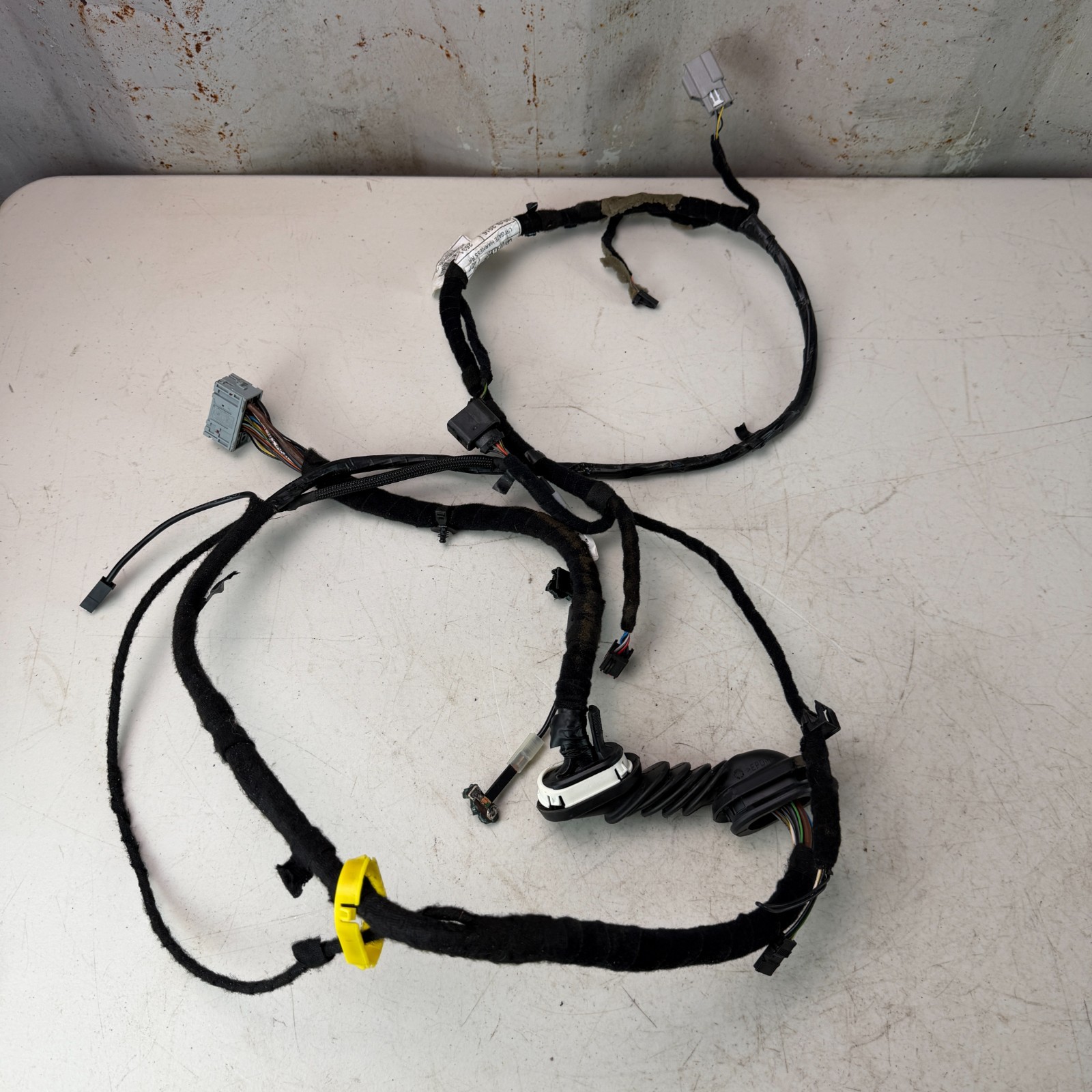 2017-2020 MASERATI LEVANTE TAILGATE BACK DOOR RIGHT WIRE HARNESS 06700380360 OEM
