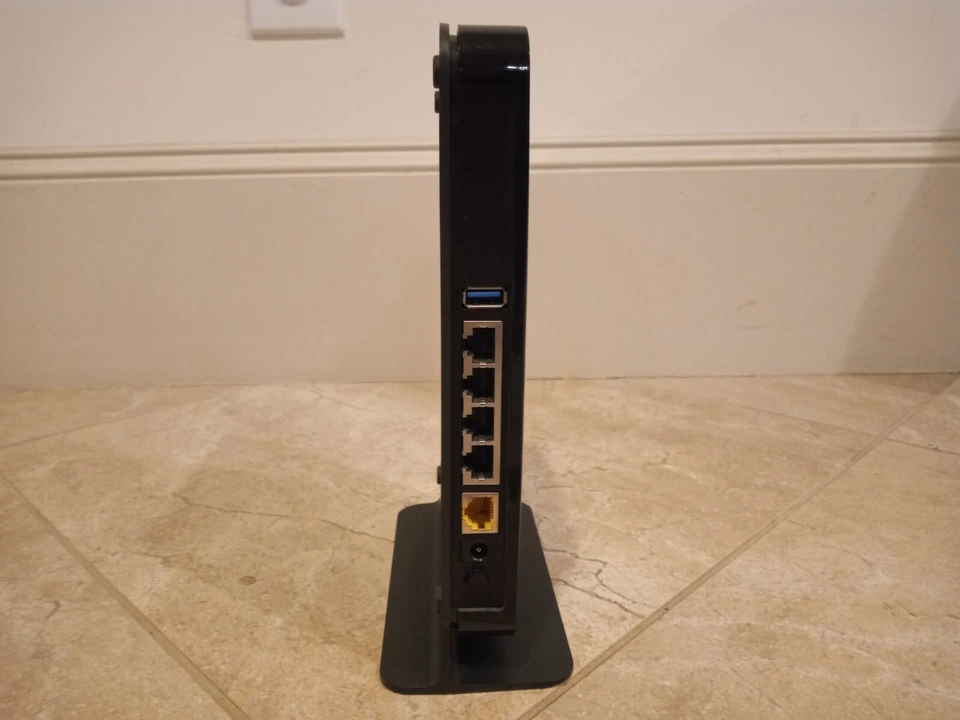 Netgear N750 WNDR4000 Wireless Dual Band Gigabit Router 300-450 Mbps (Used) - Image 4 of 4