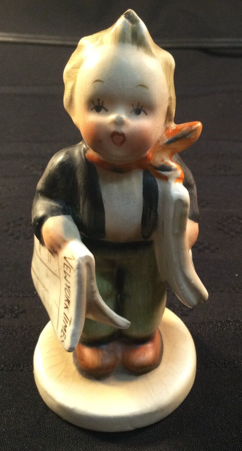 Napco Ceramics Japan figurines ( All's clear Newsboy the singer