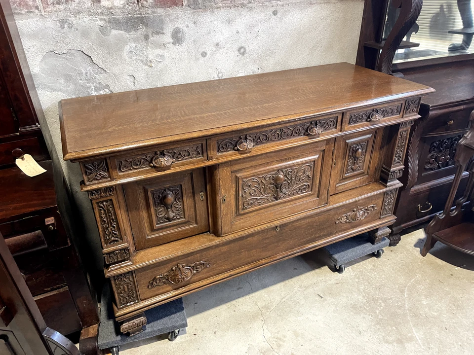 Antique Renaissance Revival Carved and Quartersawn Oak Sideboard / Buffet - Image 2 of 4