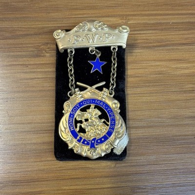 P.W.P. Fraternal Badge Medal Jewel 1915 Honi Soit Qui Mal Y Pense