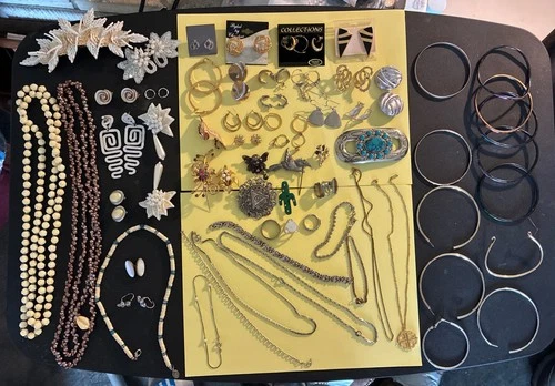 Huge Vintage Costume Jewelry Lot Brooches, Necklaces, Earings, Bracelets, Pins.