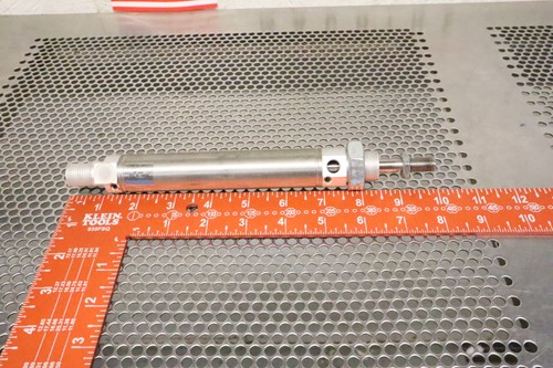 Cilindro Festo DSNU-25-100-PPV-A pmax 10Bar nuovo vecchio stock vedi tutte le foto - Foto 7 di 13