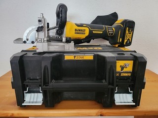 DeWalt Akku Flachdübelfräse DCW682NT 18Volt mit Akkupack 4 0Ah und Touchbox