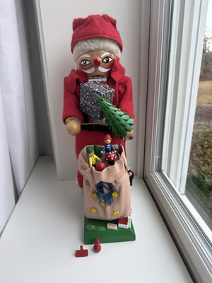 Steinbach Volkskunst Carved Nutcracker Santa Collectors Story #9 16''