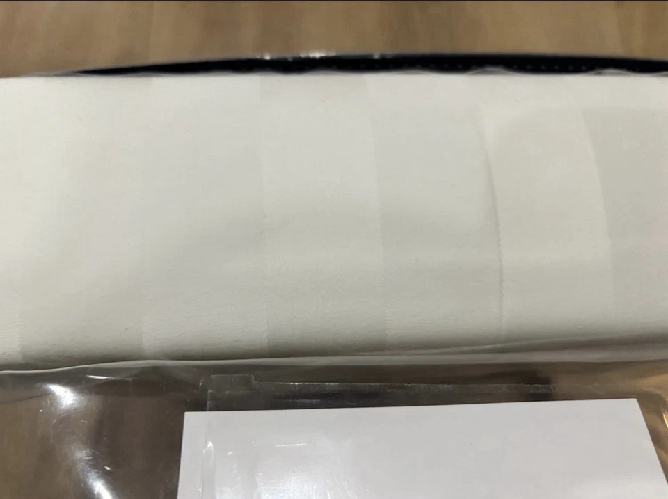 Juego de sábanas de 1,5" a rayas 550 hilos 100 % algodón 4 piezas Queen, marca Charter-Club Foto 4 de 4