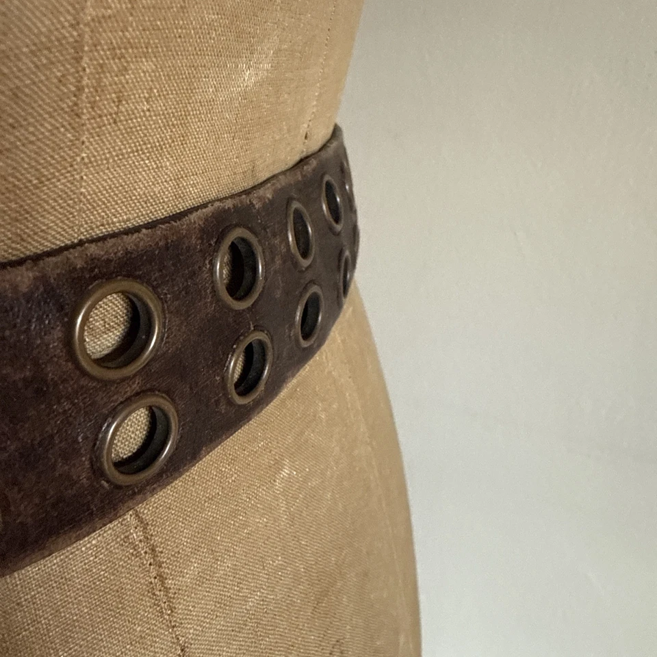 Cinturón de cuero mediano curtido al aceite Y2K American Eagle Outfitters de colección ~ ojales Foto 4 de 4