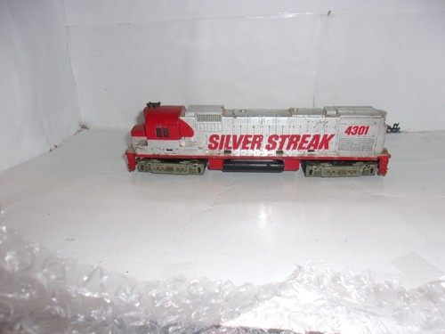 d4 (HO) TYCO Diesel Locomotive Silver Streak 4301