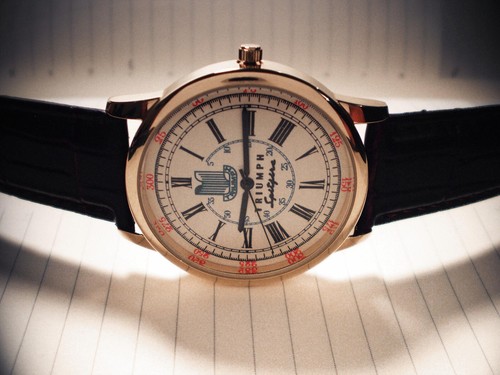 Triumph Spitfire MK1 Souvenir Tribute Watch, Retro 1960's Vintage Round Dial. - Picture 5 of 5