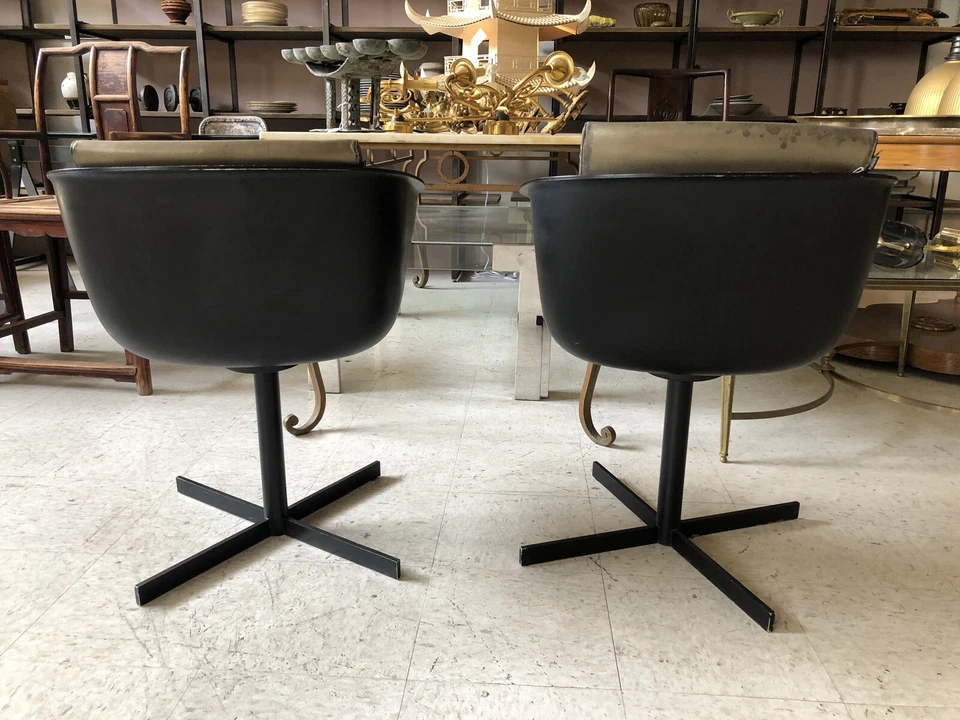 UNO SOLO DISPONIBLE Sillón moderno italiano de mediados de siglo Carlo Columbo Italia Foto 2 de 4