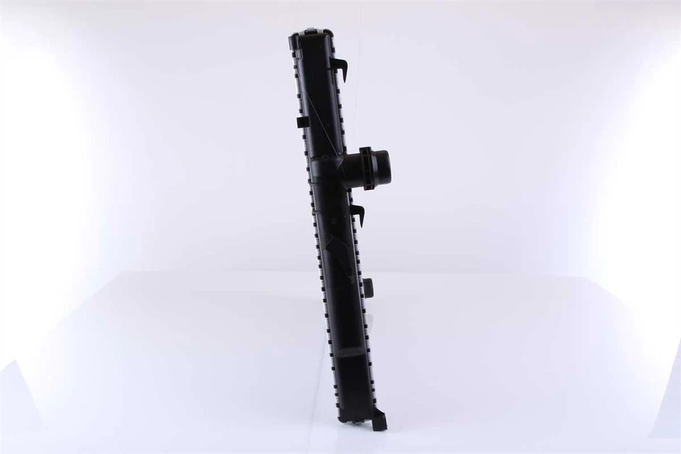 Radiador compatible con BMW 325Ci 330Ci 325i, 325xi 2000-2006 NISSENS NORTH AMERICA INC. Foto 4 de 4