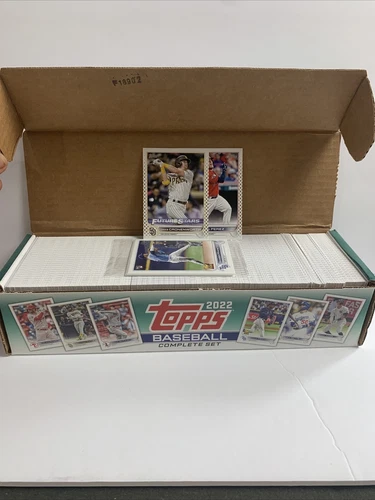 2022 Topps Factory Set (Gold Star Parallel Set) #1-660 w/Rookie Variations pack
