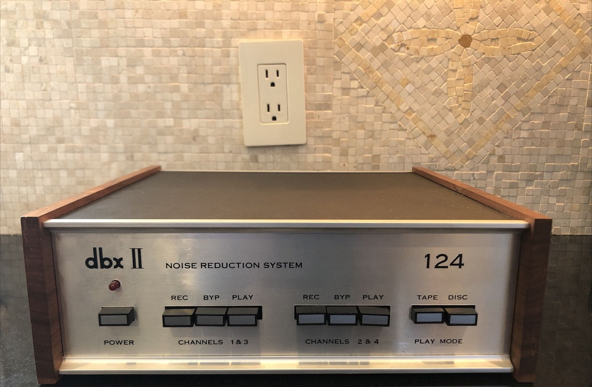 DBX II 124 Noise Reduction System 4 Channel Wood Box Perfect