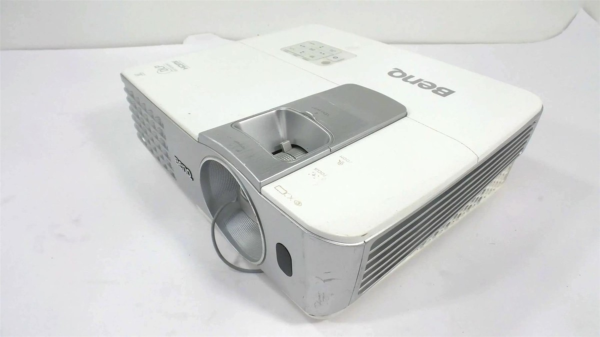 BenQ W1070 Full HD 3D Projector - HDMI 2000 Lumens - Lamp Timer BenQ W1070 Full HD 3D Projector - HDMI 2000 Lumens - Lamp Timer