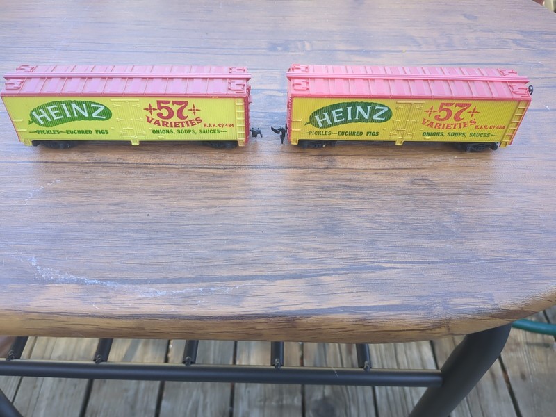 Pair of HO Scale TYCO Reefer Billboard Box Car Heinz 57 Varieties Car 484