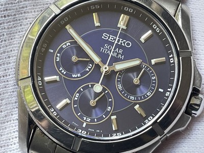Seiko Solar V14J-0Ae0 Analog Solar Men Titanium Quartz Vintage