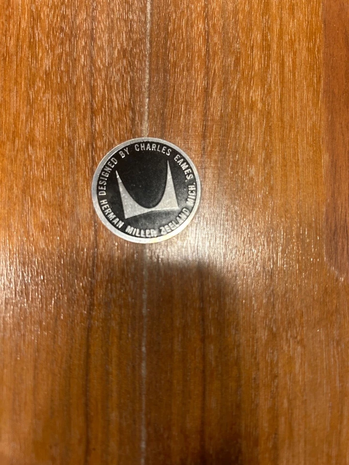 Herman Miller Eames DCW - Silla de comedor con capas de madera $325-500 cada una ver notas del anuncio Foto 2 de 4