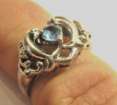 STERLINGSILBER GOTHIC SCHILD KLEID RING MIT BLAUEM KRISTALL GRÖSSE J