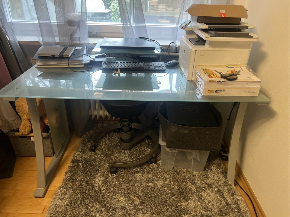 Moderner Schreibtisch aus Metall + Glas