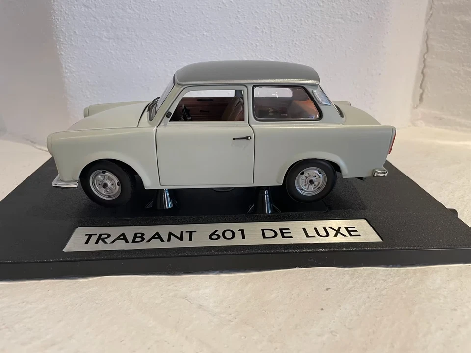 Trabant Modellauto SunStar 1:18 - Bild 2 von 4