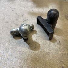 Occasion : Boule attelage 2 trous de fixation avec cache plastique noir (compati