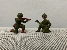 Vintage Pair of English Diecast Lead Toy Green Army Men Man Soldiers