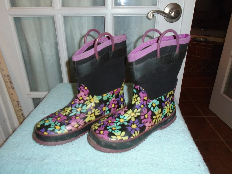 Western Chief Kids Cold Rated Neoprene Rain/Snow Boot Daisy Shower size 1 - Image 4 of 4