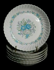6 assiettes creuses en porcelaine de Limoges décor floral bleu côtes torses