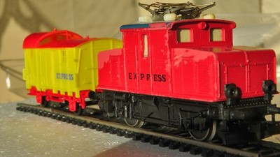 PIKO H0 Express Zug Set E-Lok E69 + Gepäck Güter Wagen Konvolut Modelleisenbahn