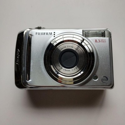 Fujifilm FinePix A800 256MB SDカード付き　動作品 Fujifilm FinePix A Series A800 8.3MP Digital Camera - Silver for