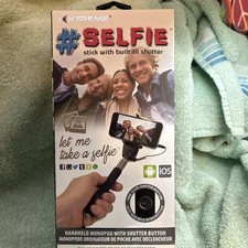 XTREME  SELFIE STICK Built In Shutter 3 1/2' Rotates 360 Degrees New in Box