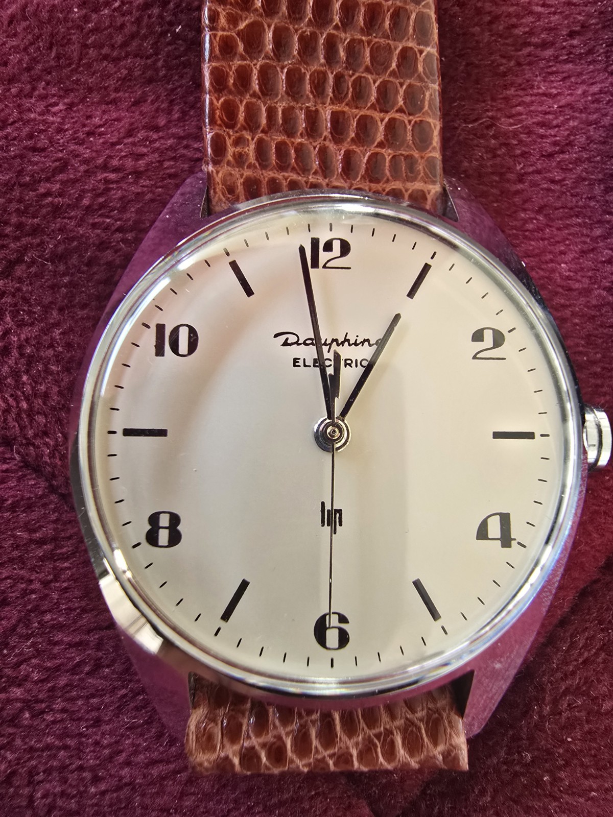 Montre LIP Dauphine mécanique ancienne en cuir noir, montre vintage homme et femme