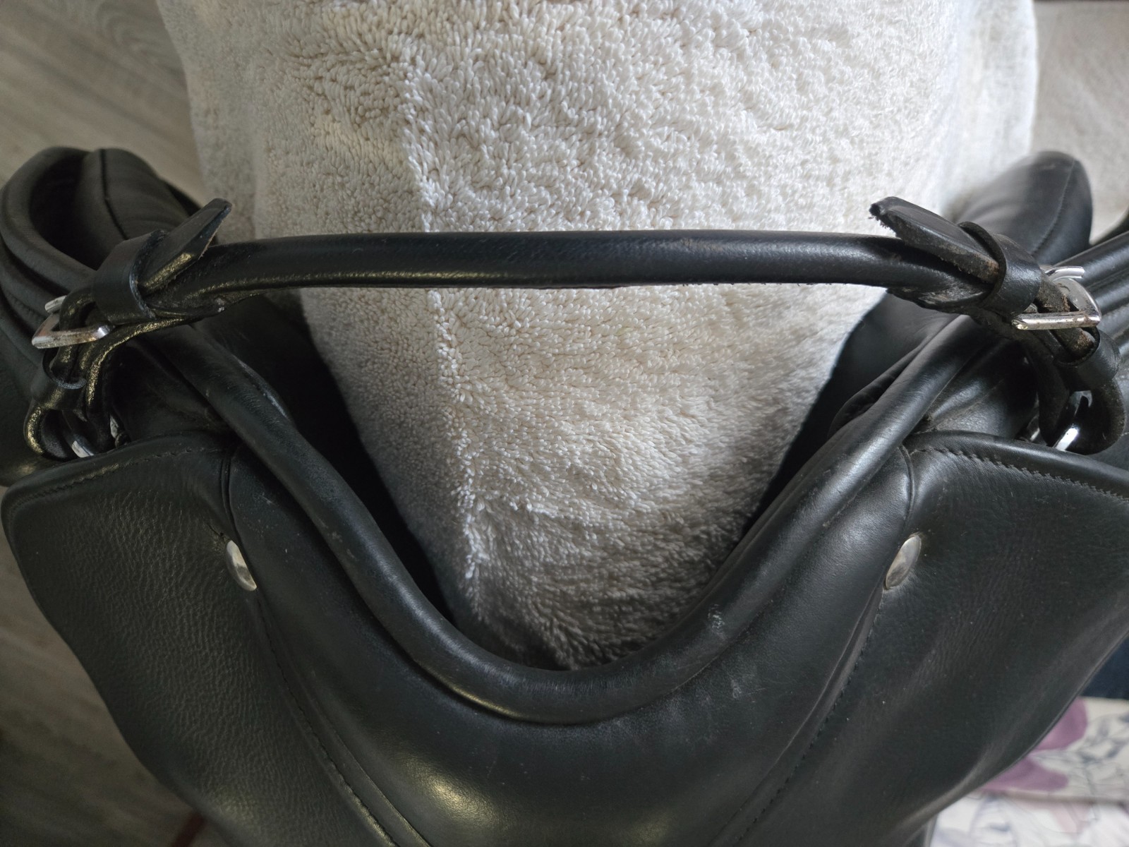 17.5 inch leather monoflap dressage saddle w/fittings & changeable gullet