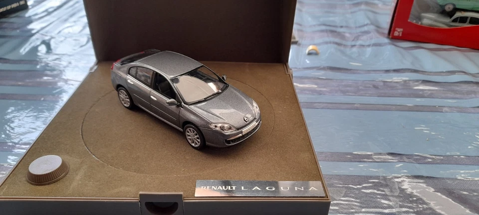Miniature RENAULT LAGUNA au 1/43 de chez NOREV - Photo 3/4