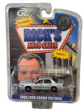 Greenlight 2005 Ford Crown Victoria 1/64 LP Diecast Garage Exclusive