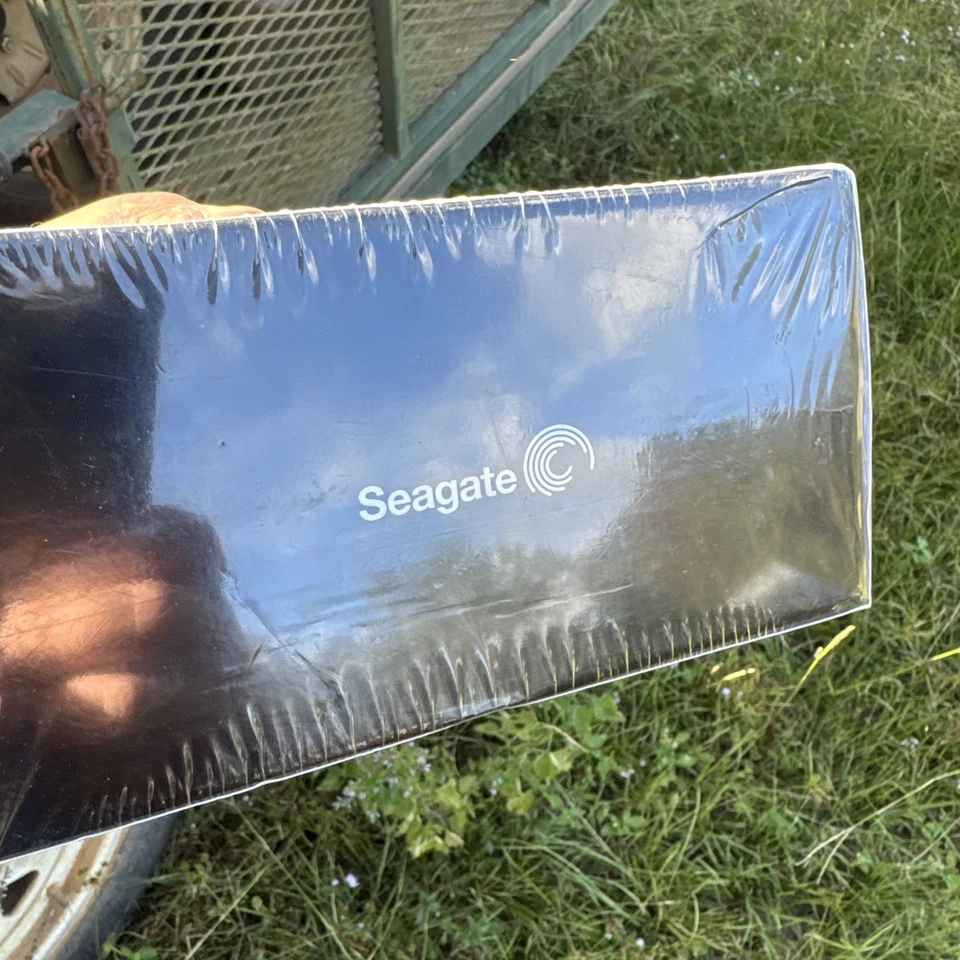 Seagate 100 Gb Portable External Hard Drive - Image 4 of 4