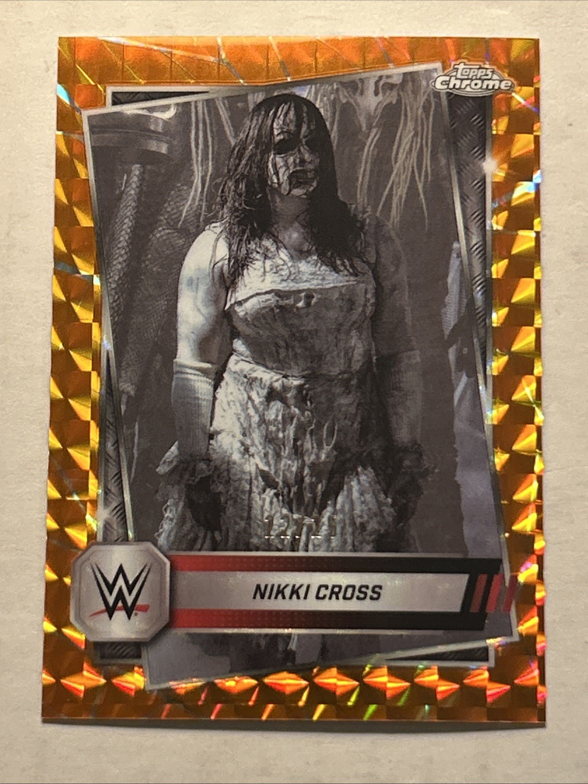 2025 Topps Chrome WWE #75 Orange Geometric Refractor /25 Nikki Cross
