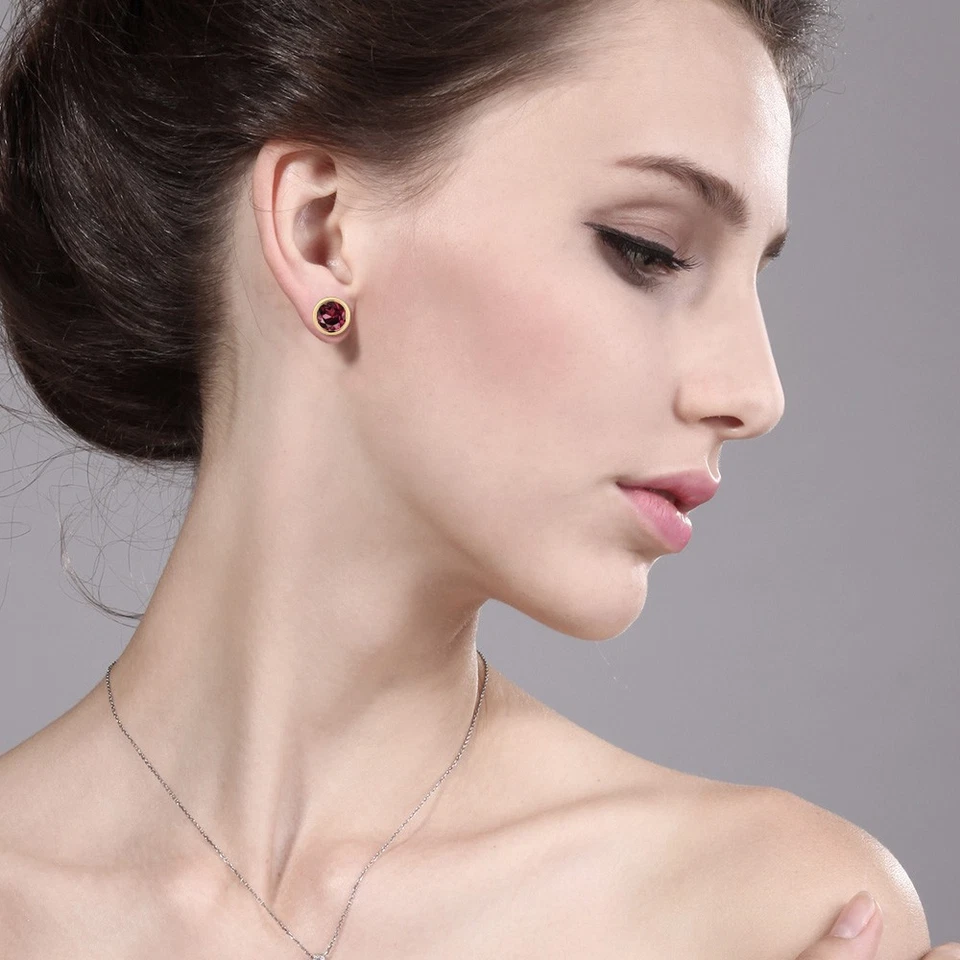 Brincos redondos de ouro amarelo 14K com granada de rodolita vermelha 6 mm 2,00 quilates - Imagem 2 de 3