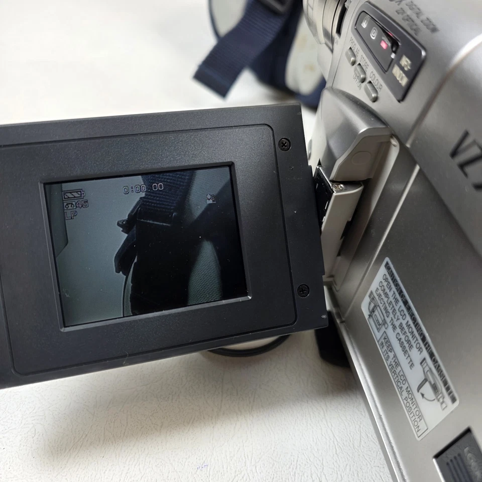Panasonic NV-VZ9 VHS-C Compact Camcorder Movie Camera Vintage Working - Image 3 of 4