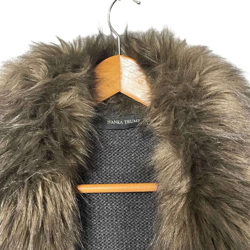 IVANKA TRUMP 女式炭灰色针织开衫人造毛皮领披肩毛衣 L — 第 4/4 张图片