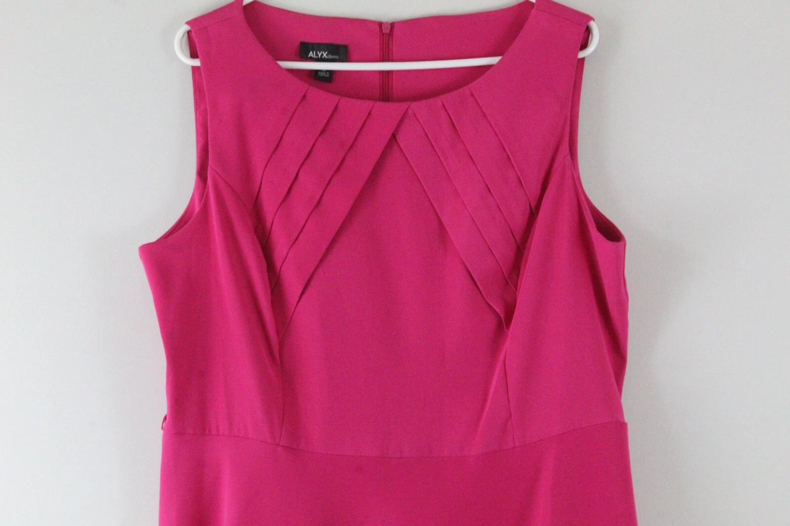 Abito senza maniche collo rotondo aderente e svasato Alyx taglia 18 fucsia