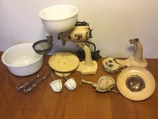Antique SUNBEAM Mixmaster S Mixer Juicer Reamers Milk Glass Bowl Beaters Tested