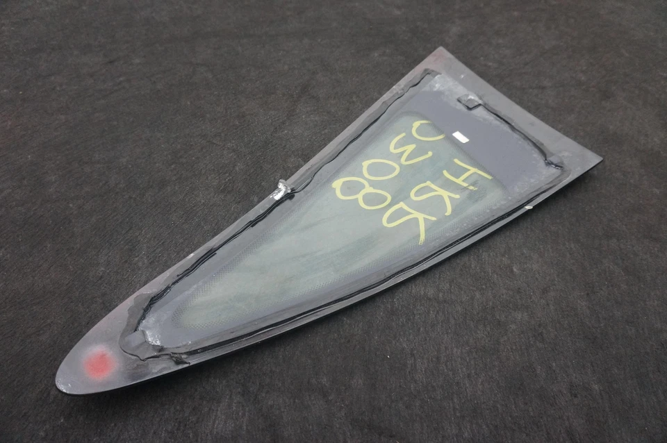 Cuarto de cristal trasero izquierdo del lado del conductor OEM McLaren 650S 2015 Foto 4 de 4